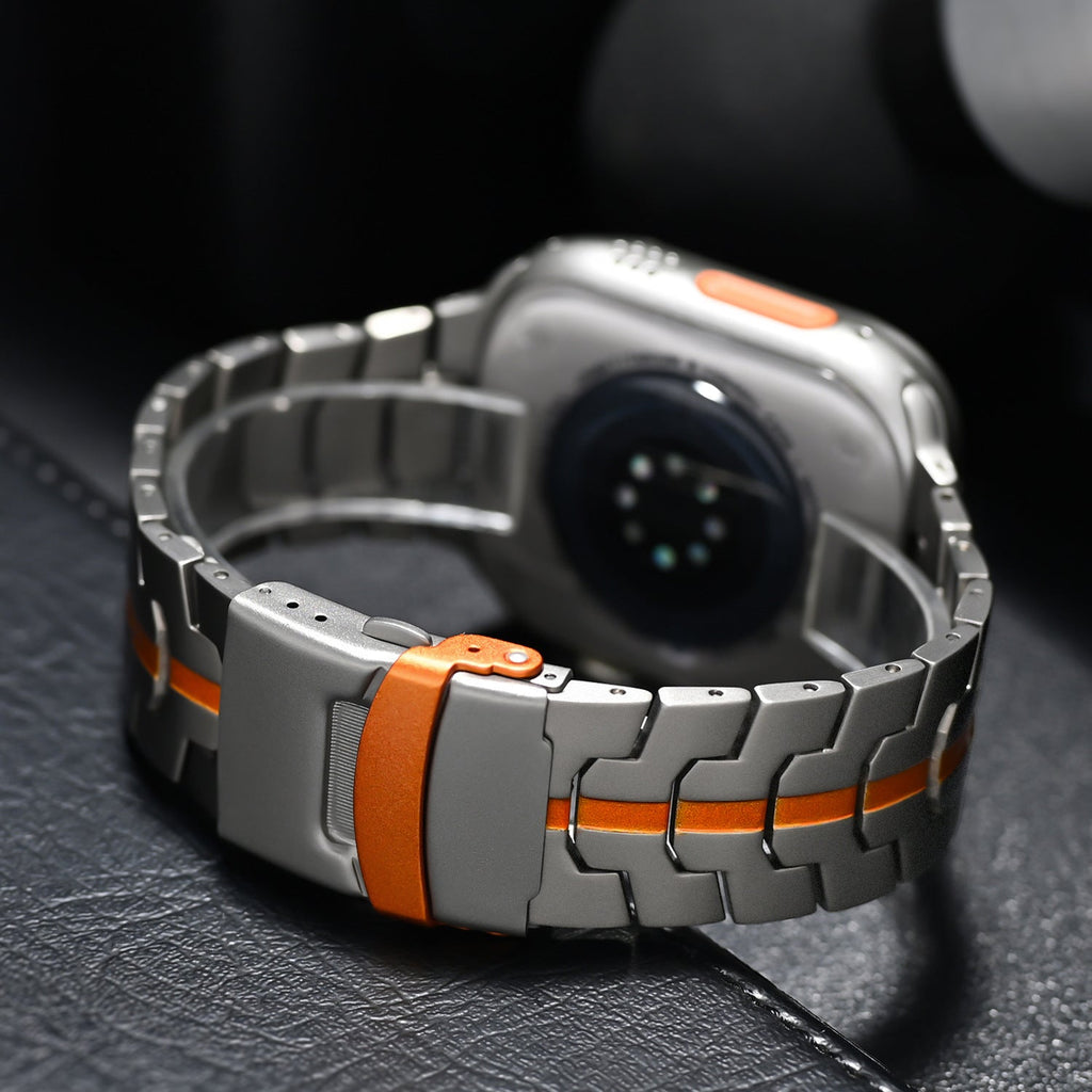 Řemínek AeroLink z titanu třídy 2 pro Apple Watch — lehká konstrukce o hmotnosti 66 g