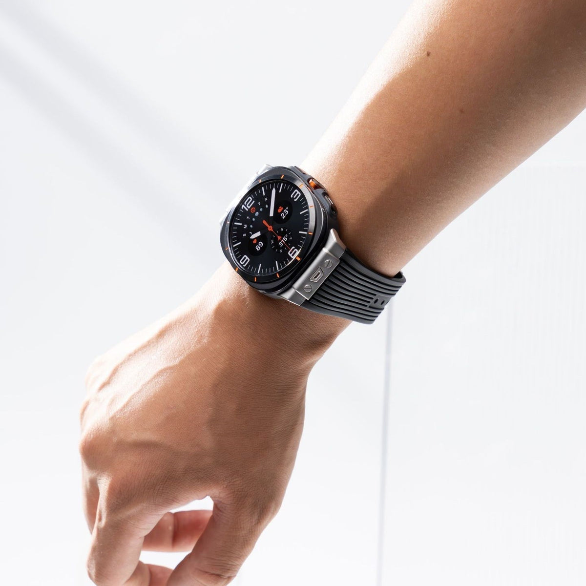 רצועת סיליקון דקה AeroFlex ל‑Samsung Galaxy Watch Ultra