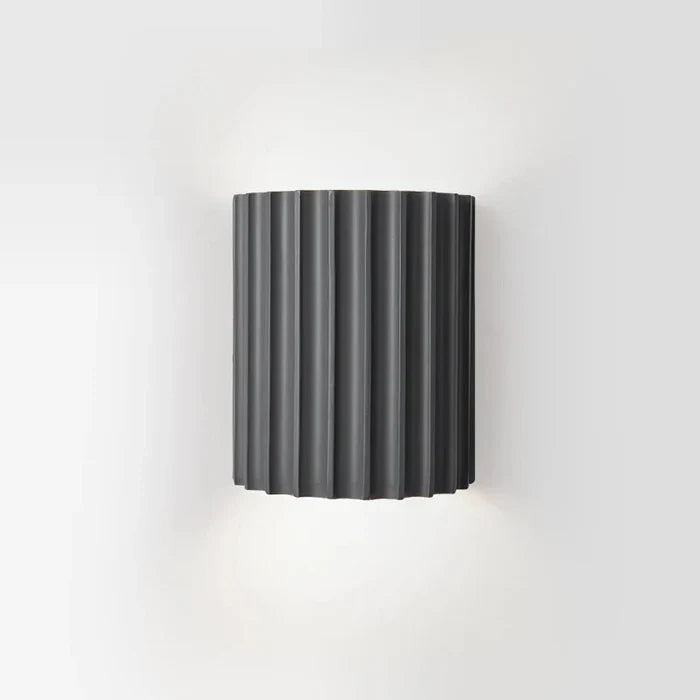 Wandlampe aus Harz mit geriffeltem Schirm – zeitgenössisches Innendesign - Lamylie