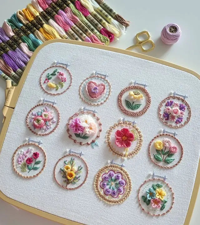 Kit de Bordado com 12 Designs Florais | Conjunto Completo | Pronto a Utilizar | NeedleNest - Lamylie