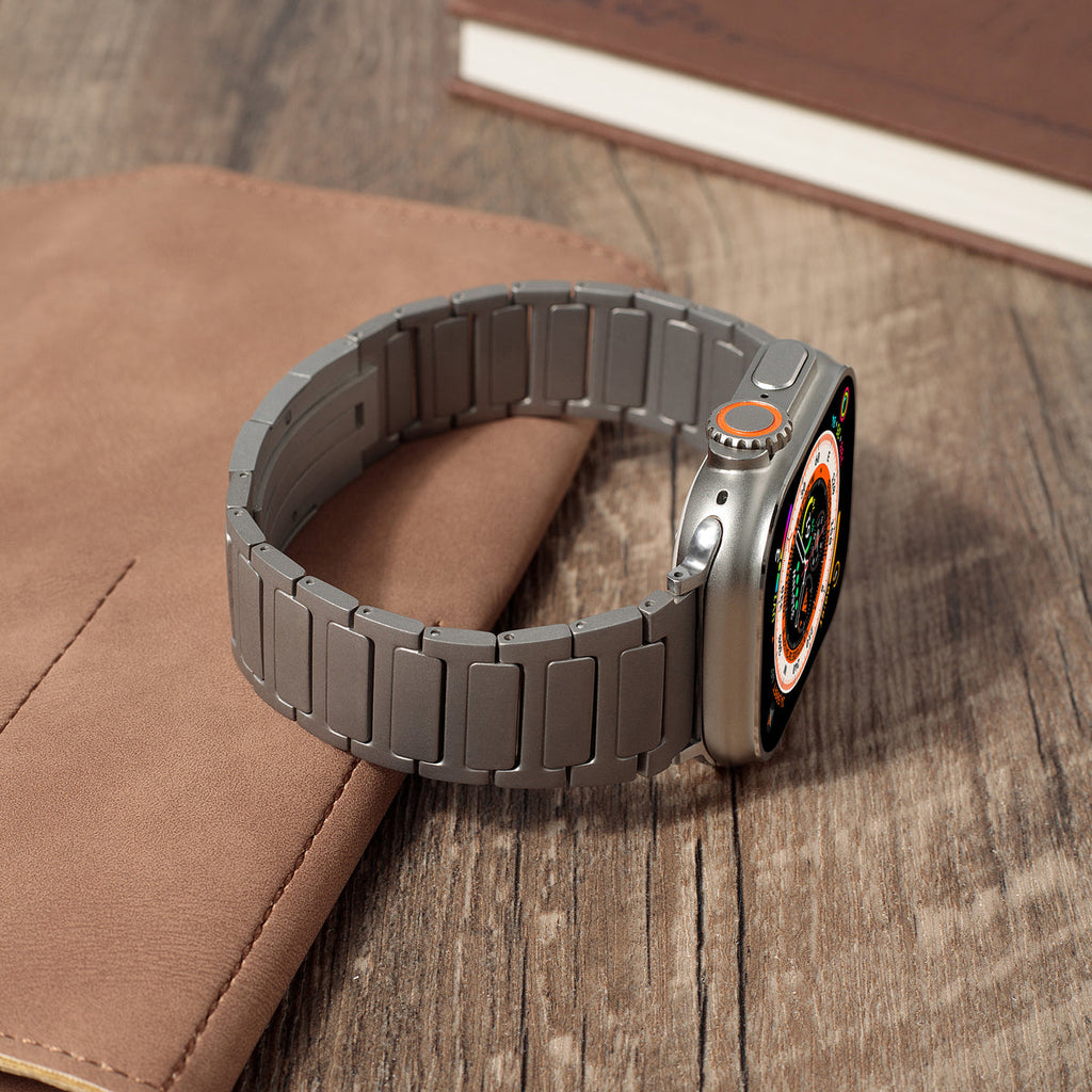 سوار Astra Titanium 2.0 — سوار من التيتانيوم من الدرجة 2، تصميم خفيف بوزن 0.13 lb لإصدار Apple Watch Ultra