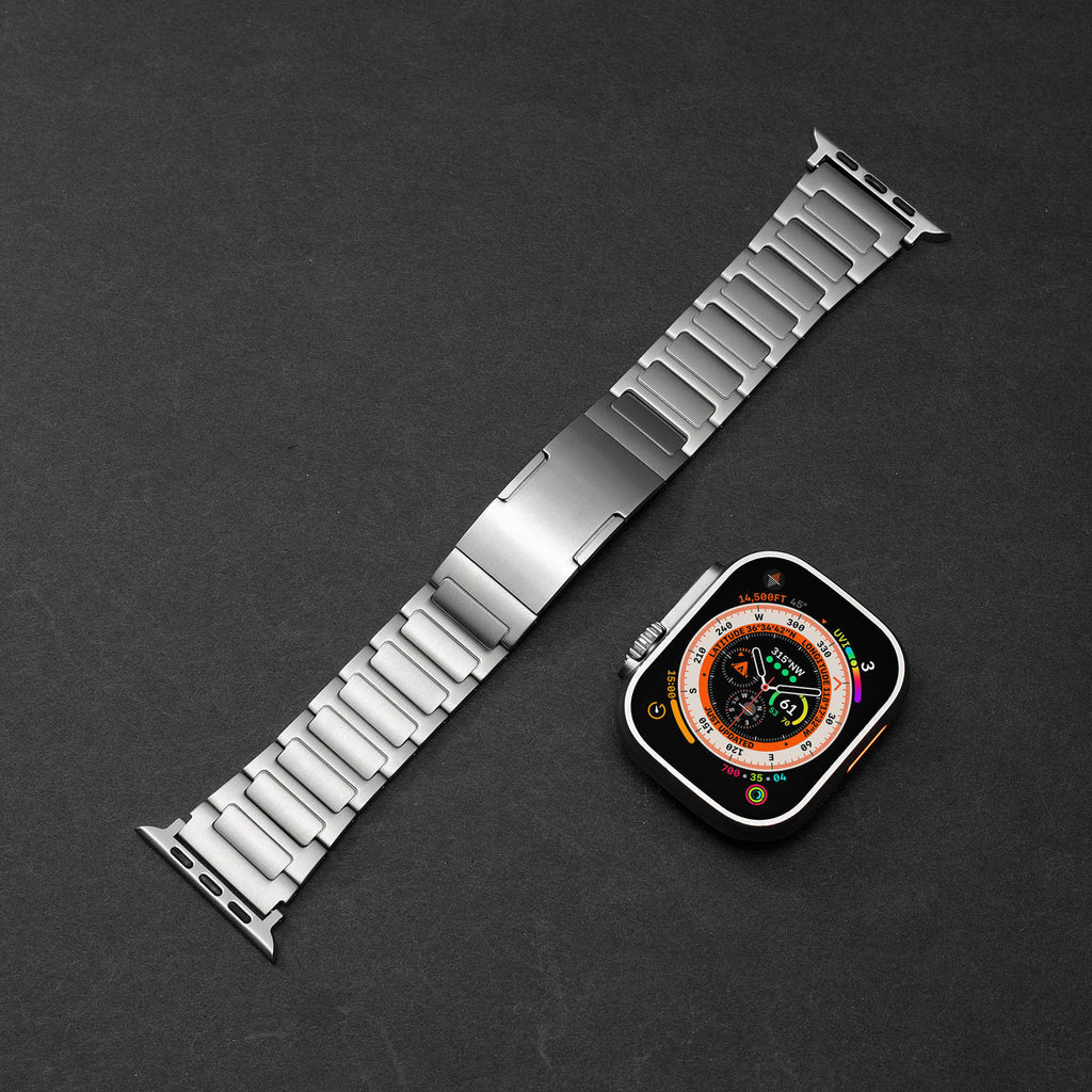 سوار Astra Titanium 2.0 — سوار من التيتانيوم من الدرجة 2، تصميم خفيف بوزن 0.13 lb لإصدار Apple Watch Ultra