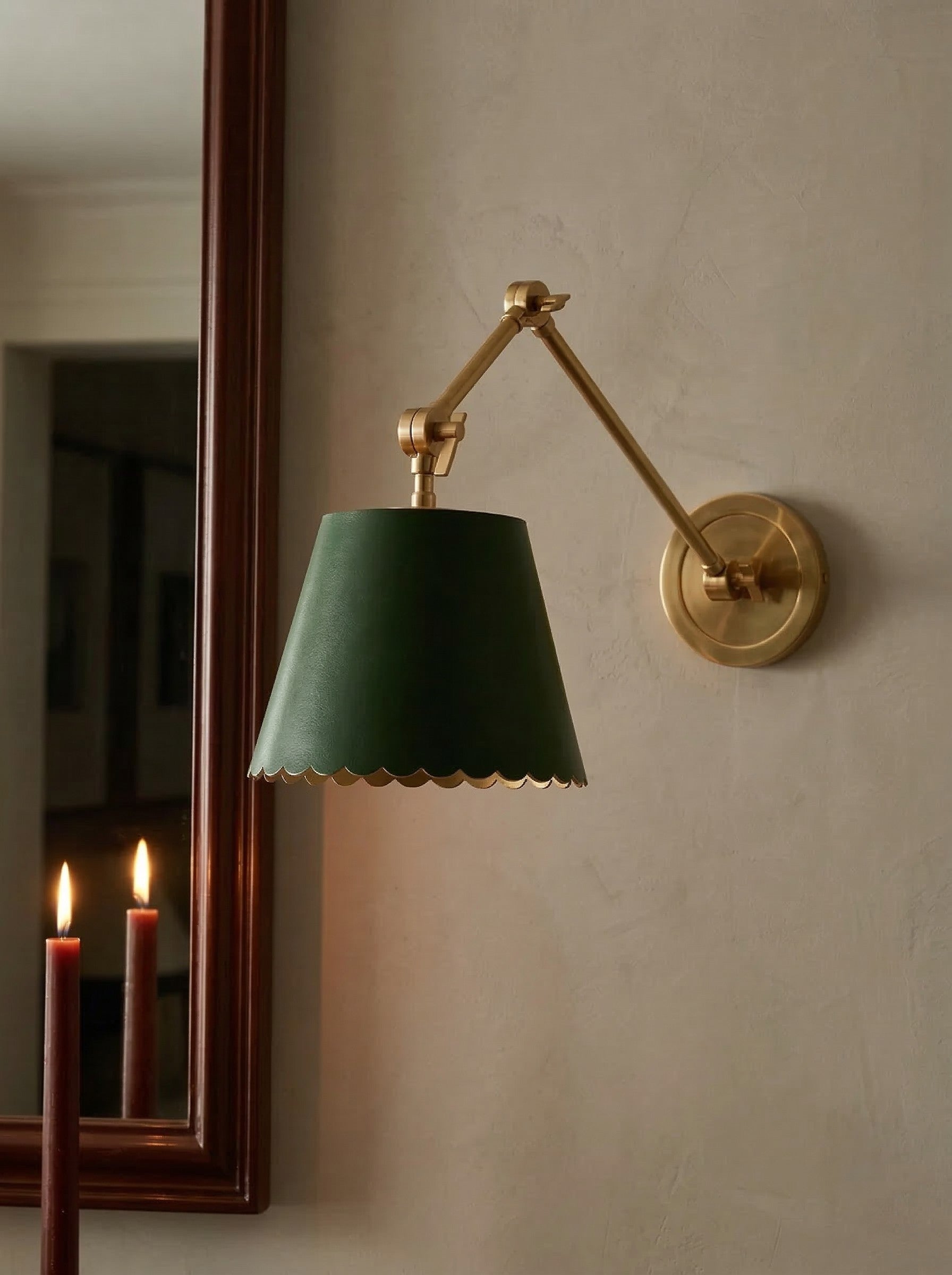 Wandlampe mit gewelltem Schirm | Moderne rustikale Beleuchtung für Schlafzimmer und Wohnräume - Lamylie