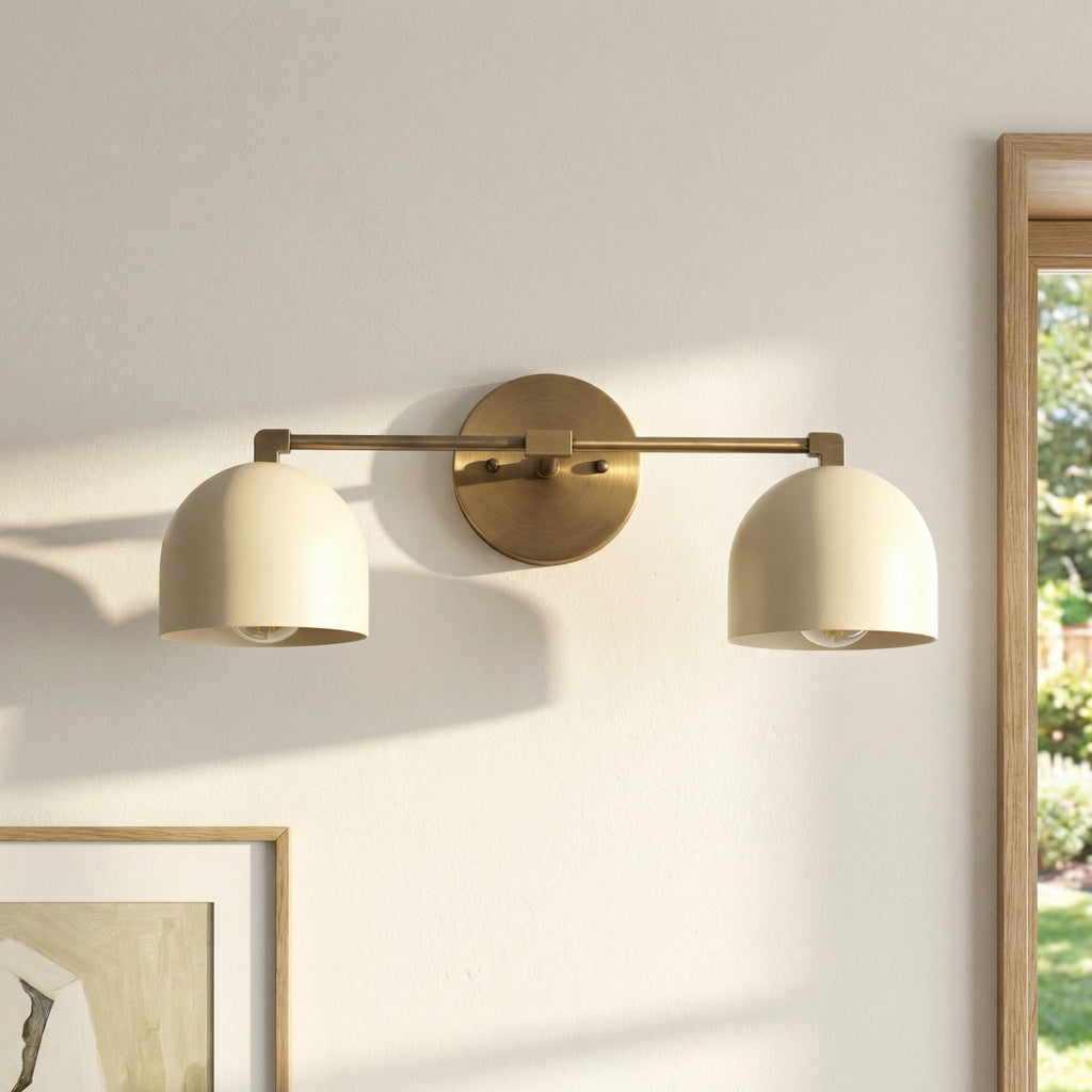 Lampada da parete in metallo con paralume sferico | Lampada dall’atmosfera scandinava per bagno, camera da letto e soggiorno | Illuminazione da parete moderna nera, oro e ottone - Lamylie