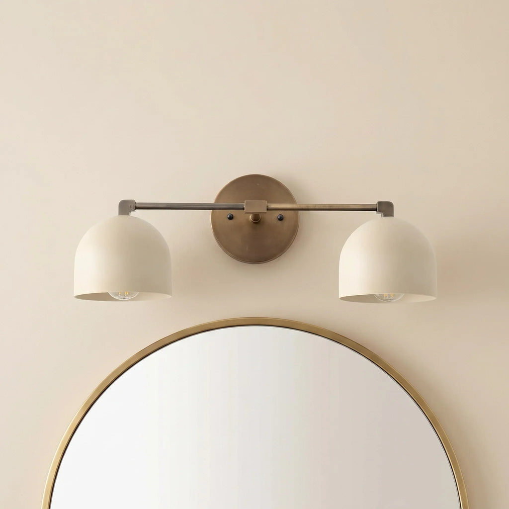 Lampada da parete in metallo con paralume sferico | Lampada dall’atmosfera scandinava per bagno, camera da letto e soggiorno | Illuminazione da parete moderna nera, oro e ottone - Lamylie