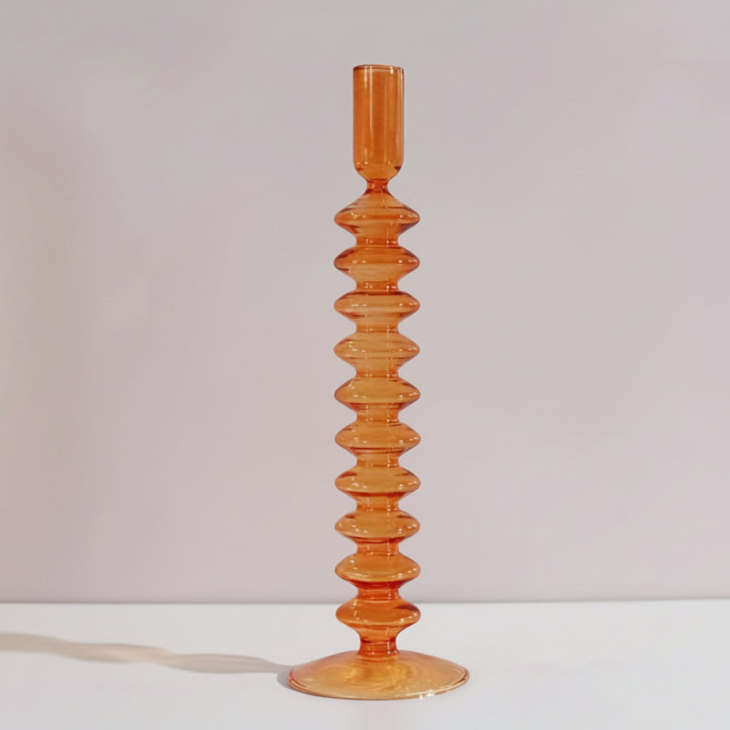 Auravine vas och ljushållare i glas — skulptural, minimalistisk form