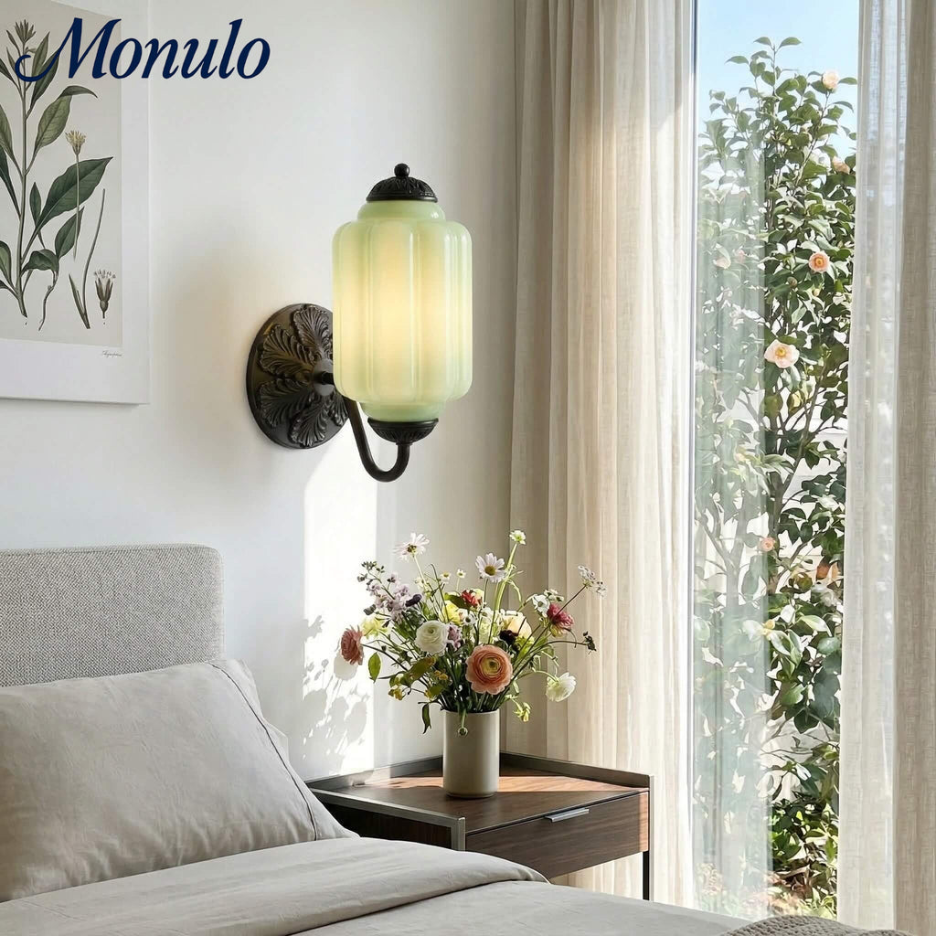 Eloise Vintage Wandleuchte aus Milchglas mit gewelltem Rand - Moderne Akzentbeleuchtung für Bad und Schlafzimmer