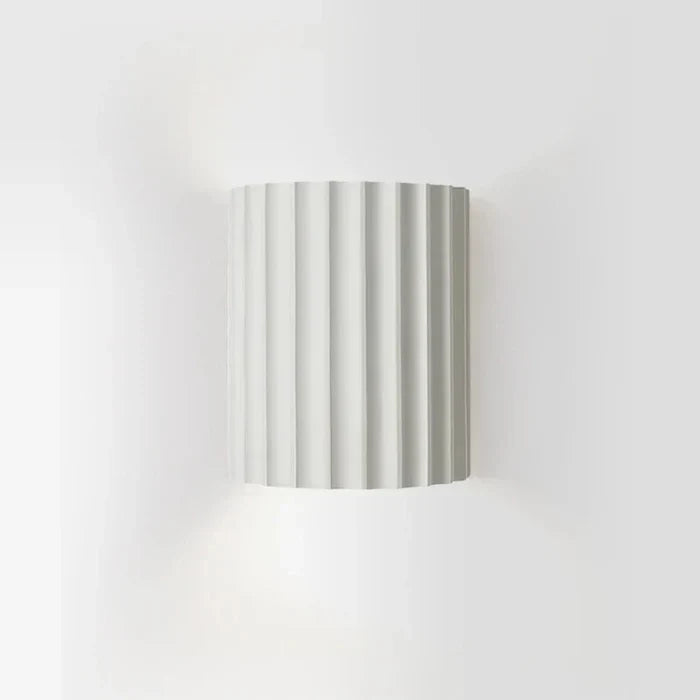 Wandlampe aus Harz mit geriffeltem Schirm – zeitgenössisches Innendesign - Lamylie