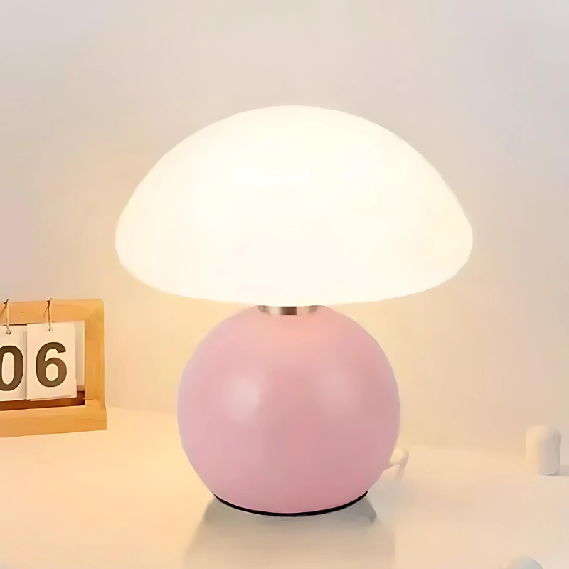 ClaudiLight | Elegant small table lamp made of cream-colored ceramic - Lamylie