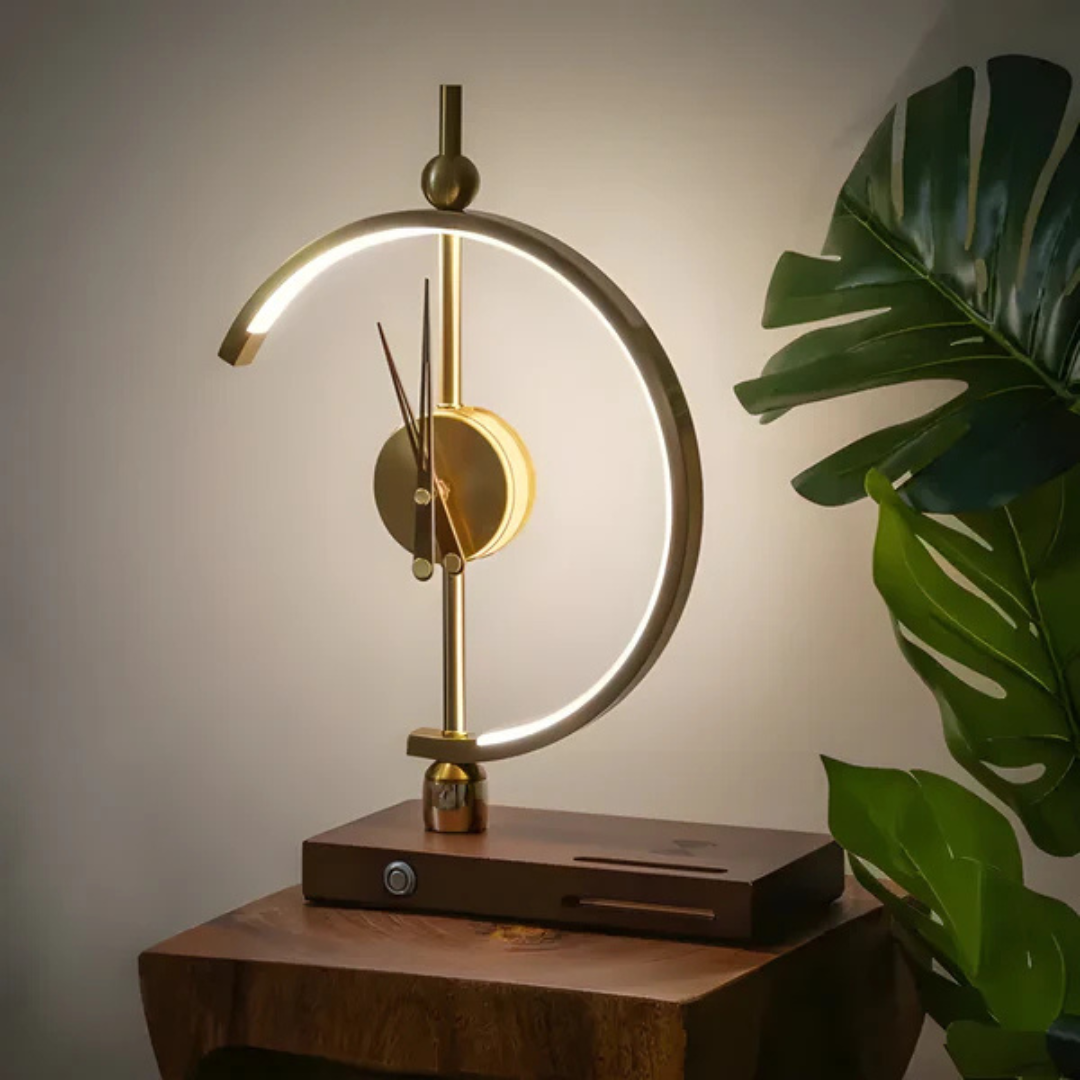 LED-natbordslampe med ur – elegant design til soveværelser – Lamylie