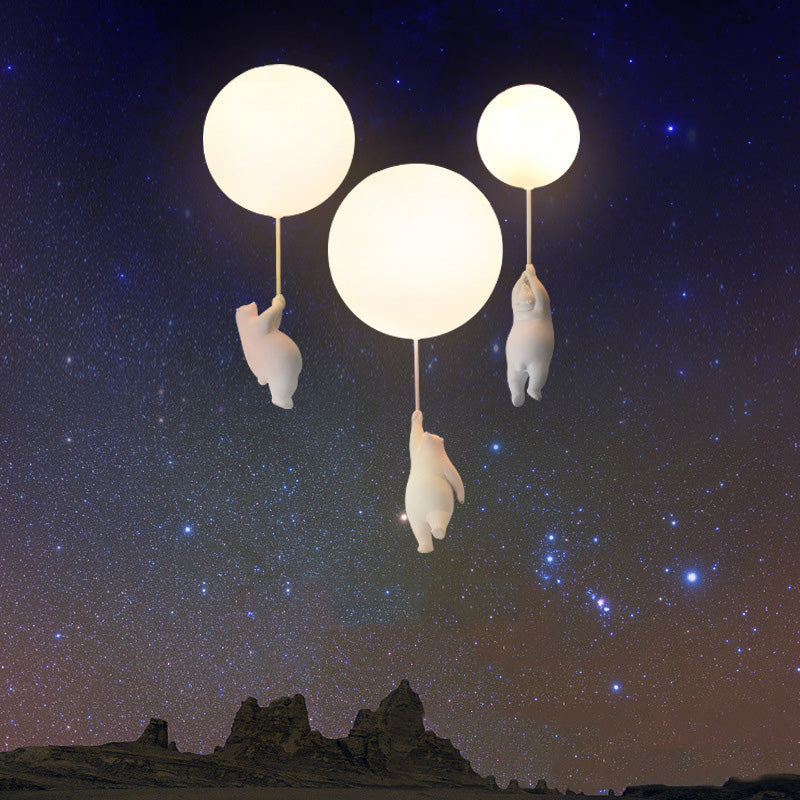 Lampe de plafond LED ballon CosmoNest — Motif d’ours suspendu, accents de ballons éclatants