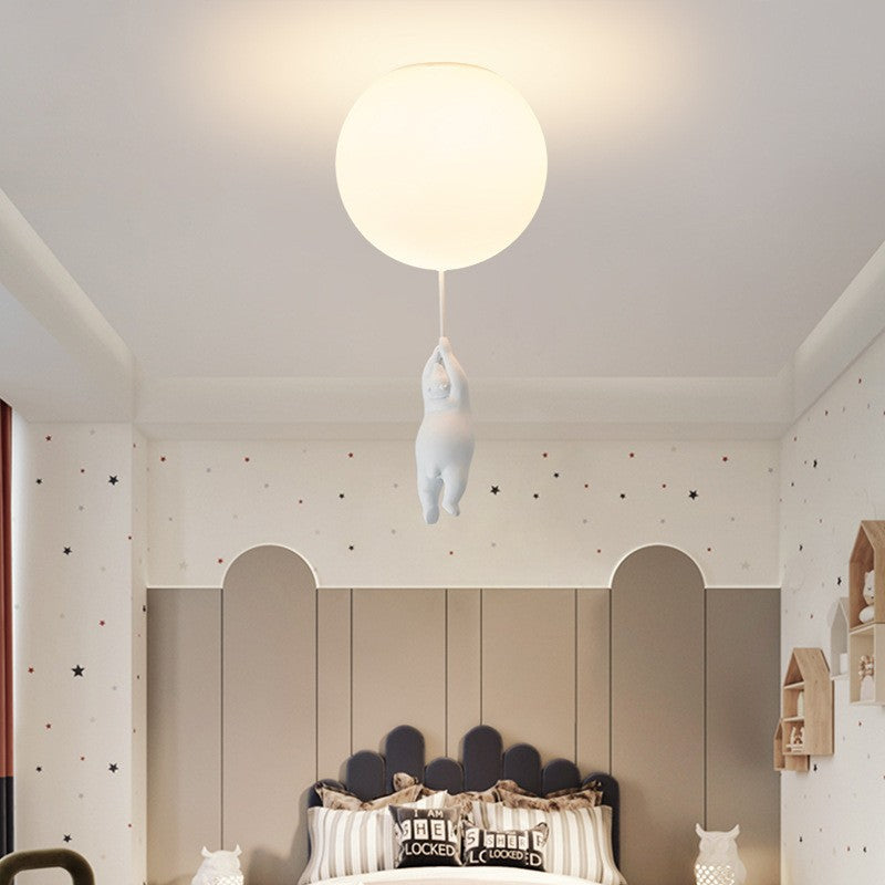 Lampe de plafond LED ballon CosmoNest — Motif d’ours suspendu, accents de ballons éclatants