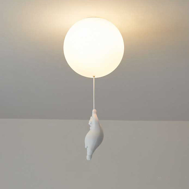 Lampe de plafond LED ballon CosmoNest — Motif d’ours suspendu, accents de ballons éclatants