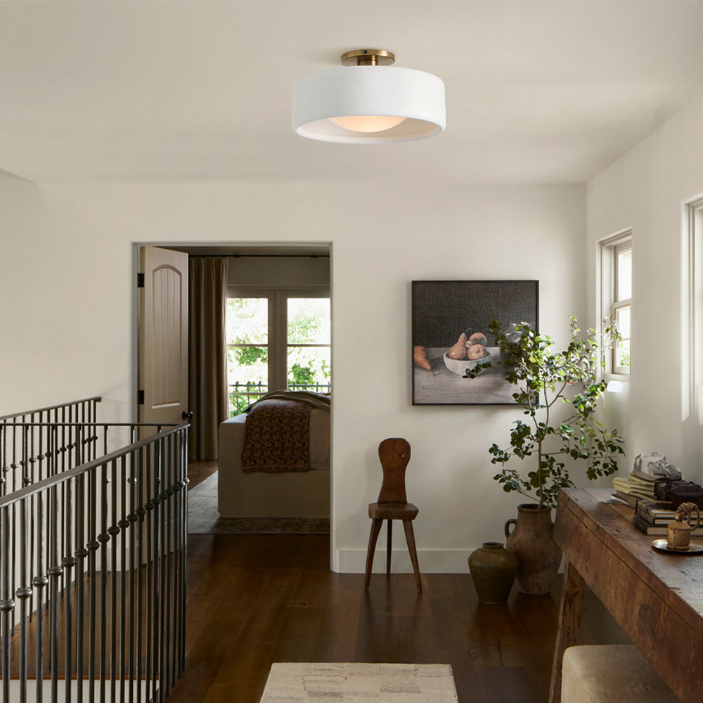 Keramische plafondlamp in Scandinavisch design met halfronde porseleinen kap - Lamylie