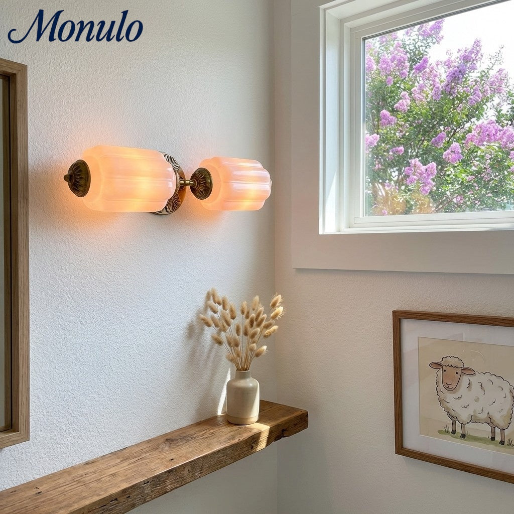 Eloise Vintage Wandleuchte aus Milchglas mit gewelltem Rand - Moderne Akzentbeleuchtung für Bad und Schlafzimmer