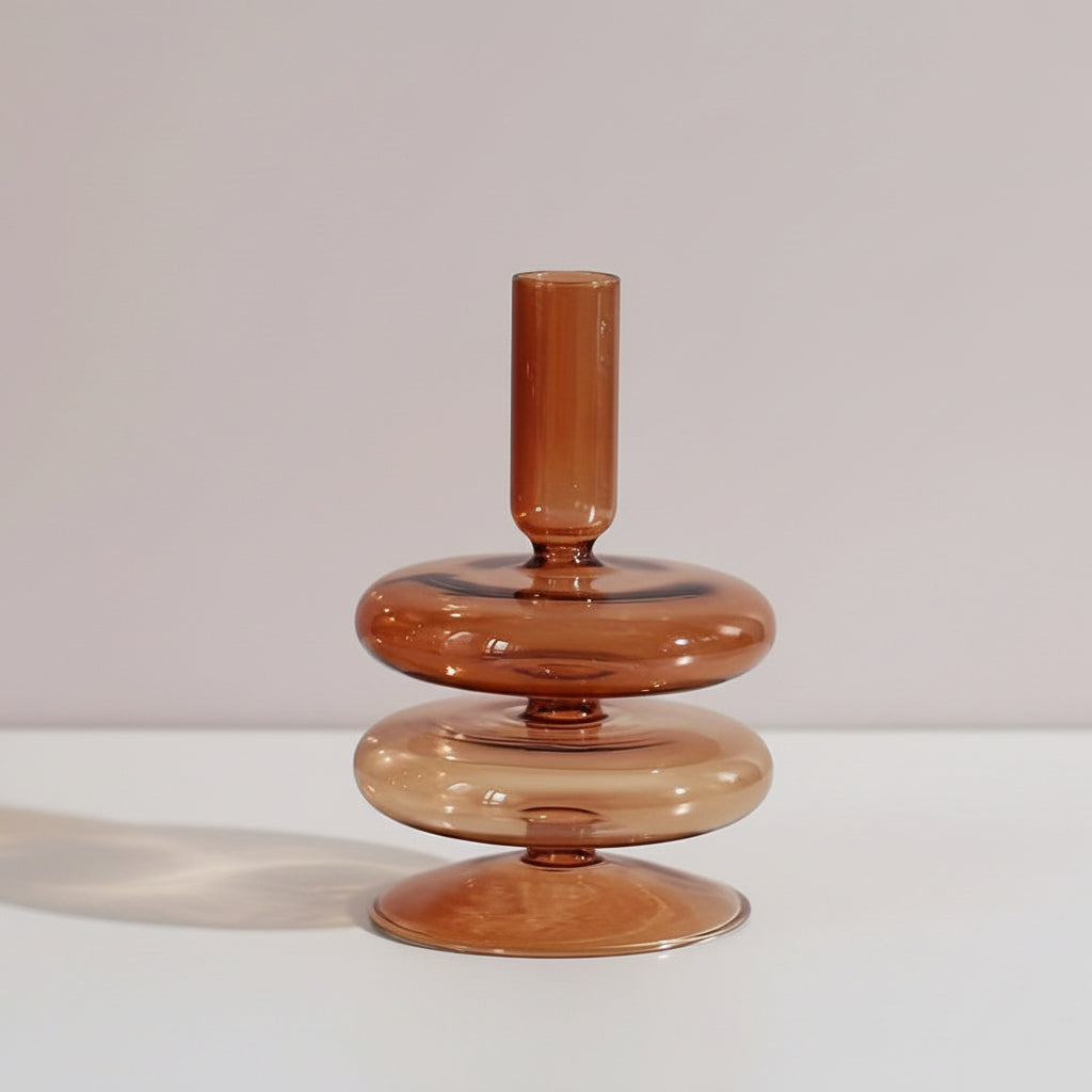 Auravine vas och ljushållare i glas — skulptural, minimalistisk form