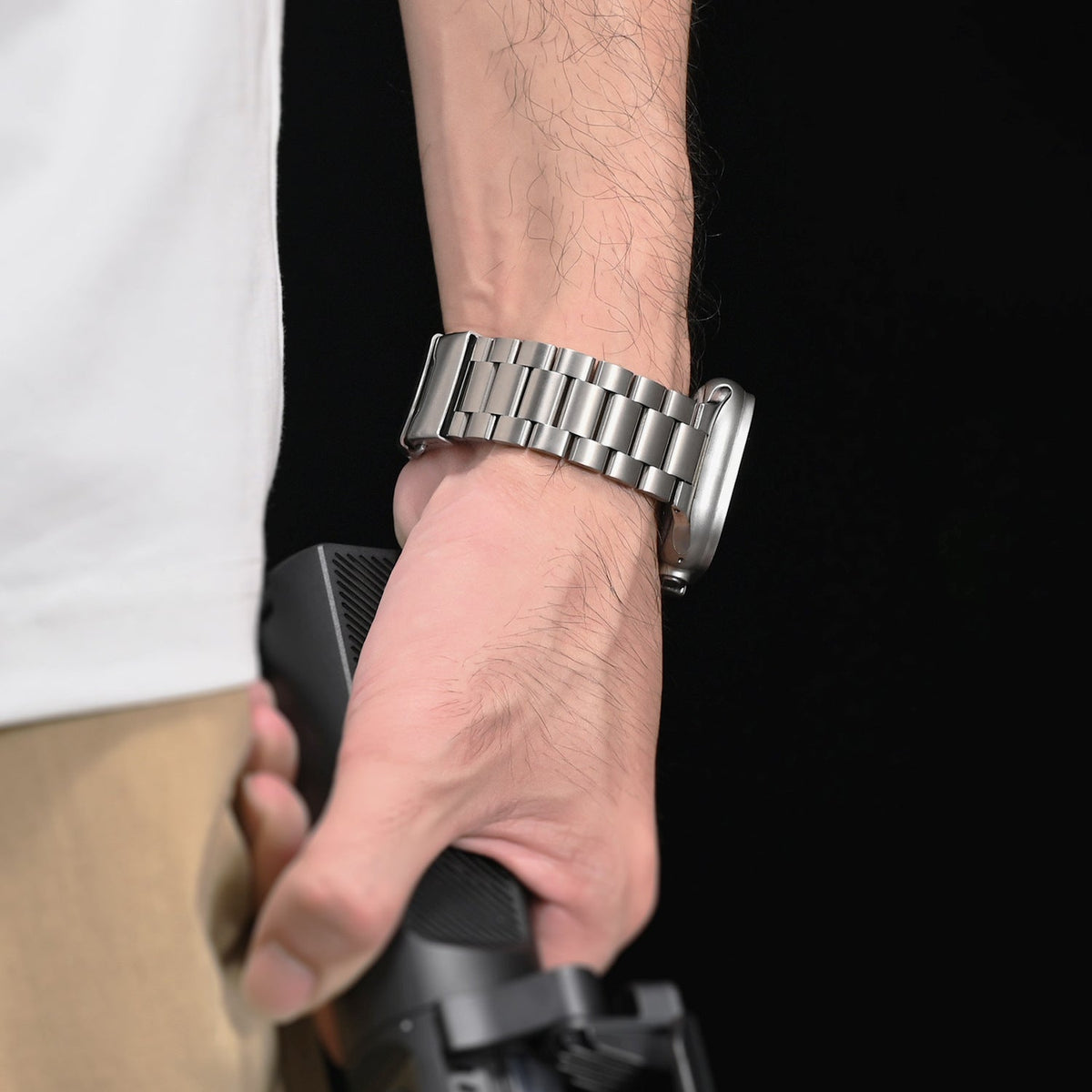 AeroGuard-reim for Apple Watch — slank titanreim, foldespenne med sikkerhetslås
