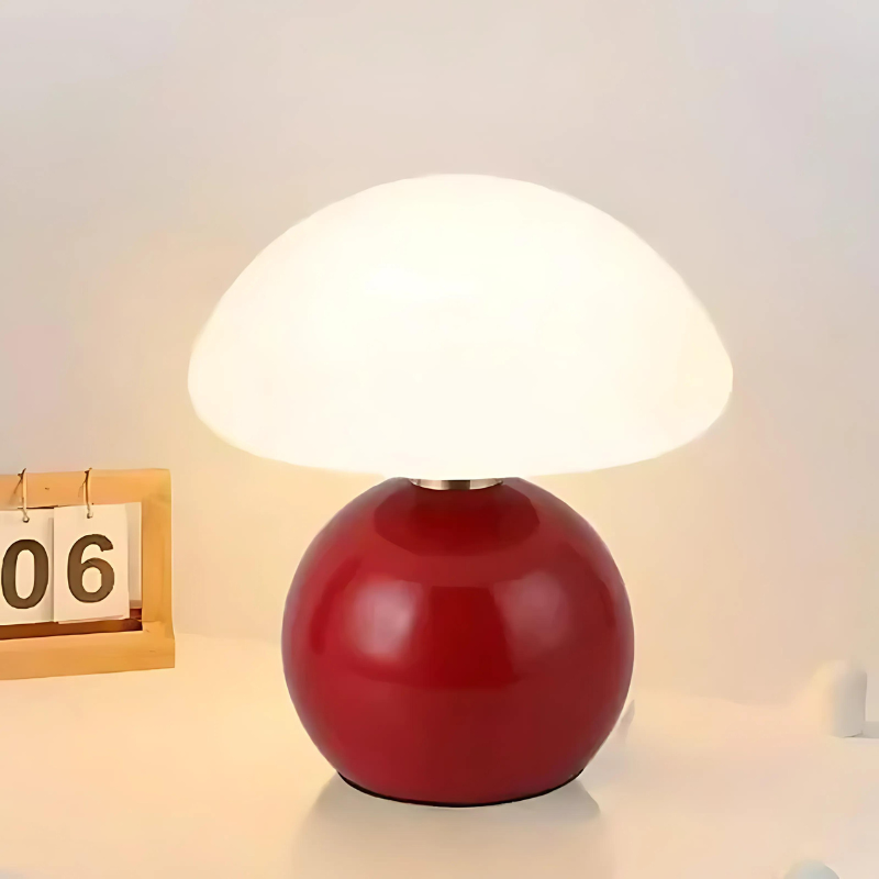 ClaudiLight | Elegant small table lamp made of cream-colored ceramic - Lamylie