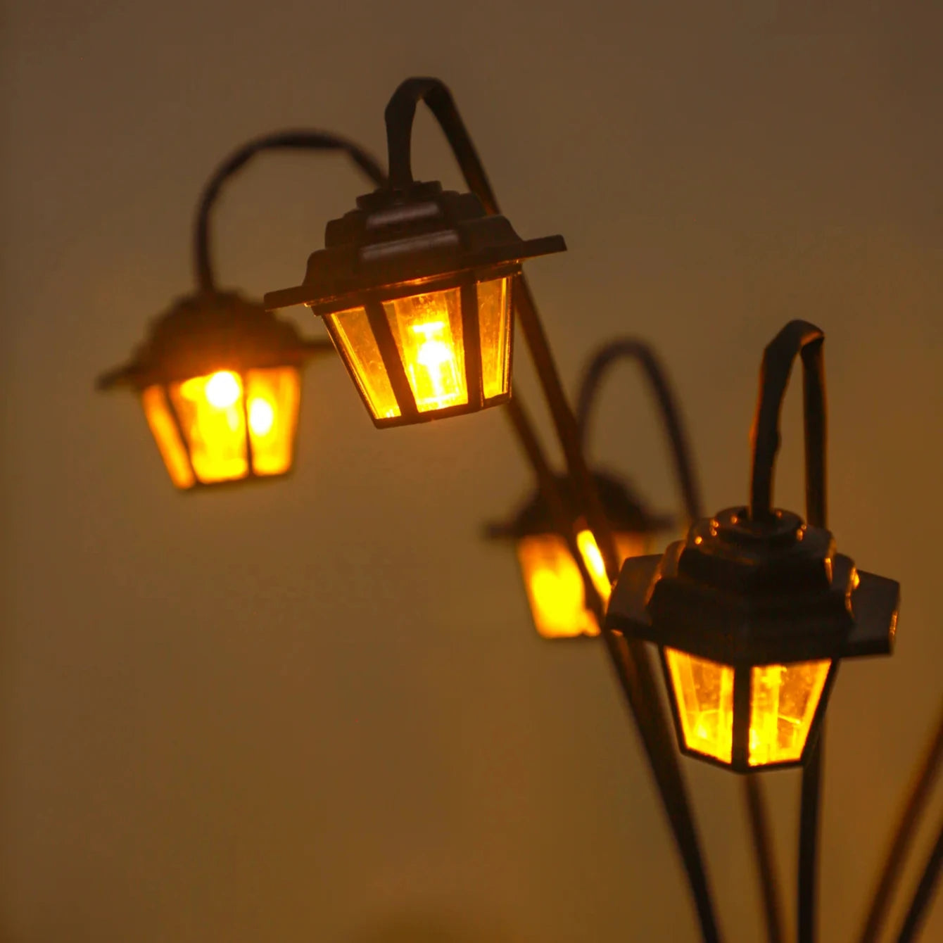Transform Your Garden into a Warm, Wireless Light Oasis - Lamylie