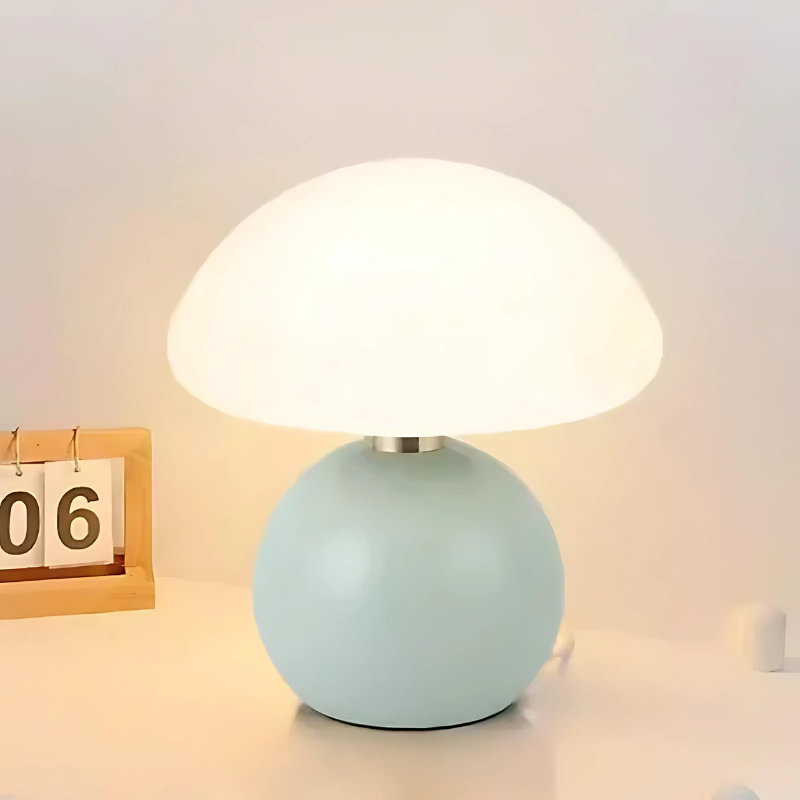 ClaudiLight | Elegant small table lamp made of cream-colored ceramic - Lamylie