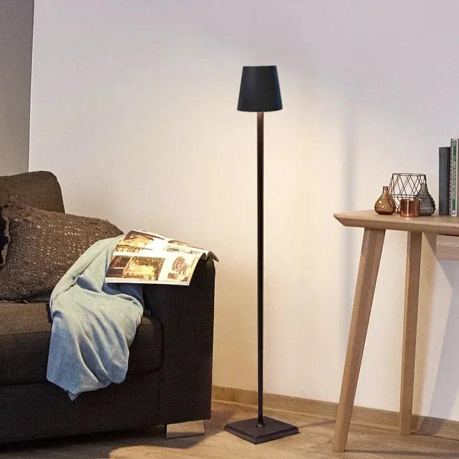 LumaNova nordisk LED-gulvlampe — oppladbar, dimbar, berøringsstyrt