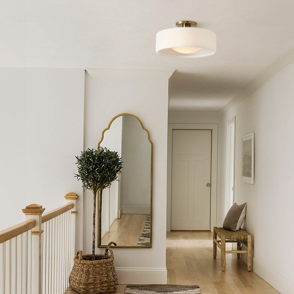 Keramische plafondlamp in Scandinavisch design met halfronde porseleinen kap - Lamylie