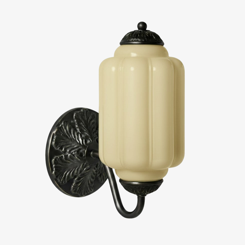 Eloise Vintage Wandleuchte aus Milchglas mit gewelltem Rand - Moderne Akzentbeleuchtung für Bad und Schlafzimmer