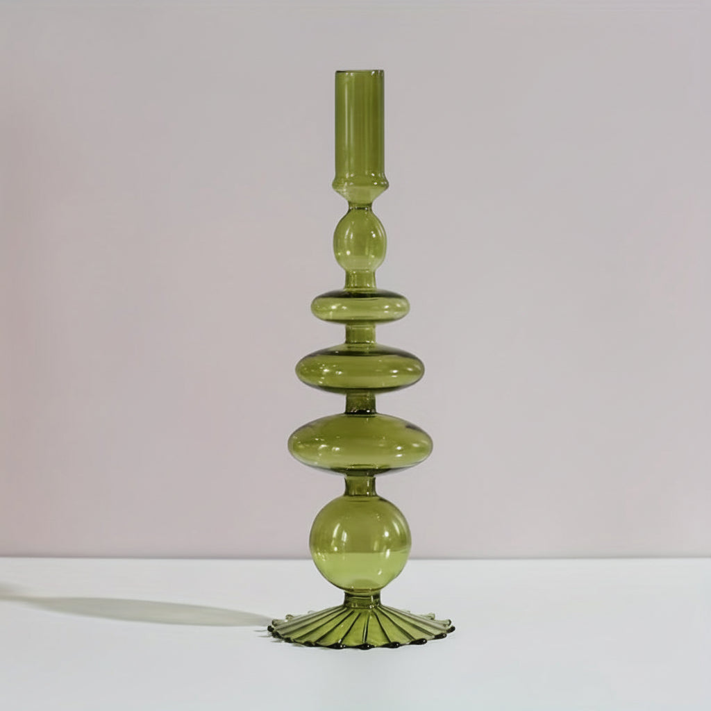 Auravine vas och ljushållare i glas — skulptural, minimalistisk form