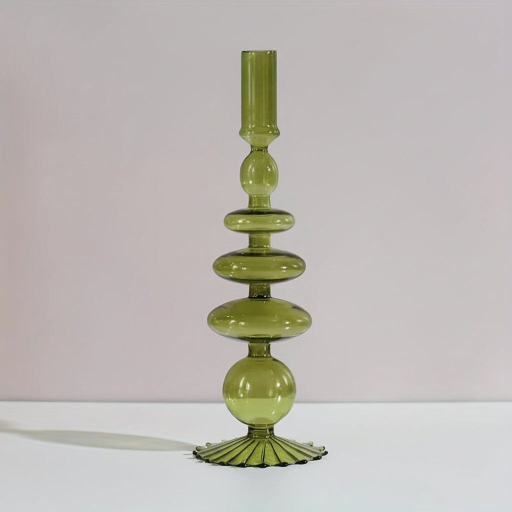 Auravine vas och ljushållare i glas — skulptural, minimalistisk form