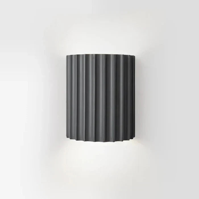 Wandlampe aus Harz mit geriffeltem Schirm – zeitgenössisches Innendesign - Lamylie