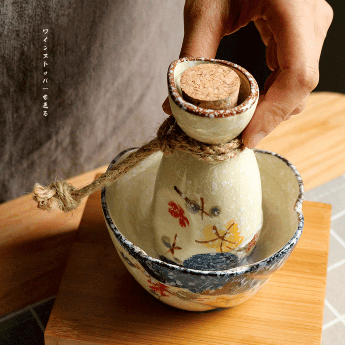 Japansk sakésett med karaffel og kopper | Keramikk med kirsebærblomstmotiv – Lamylie