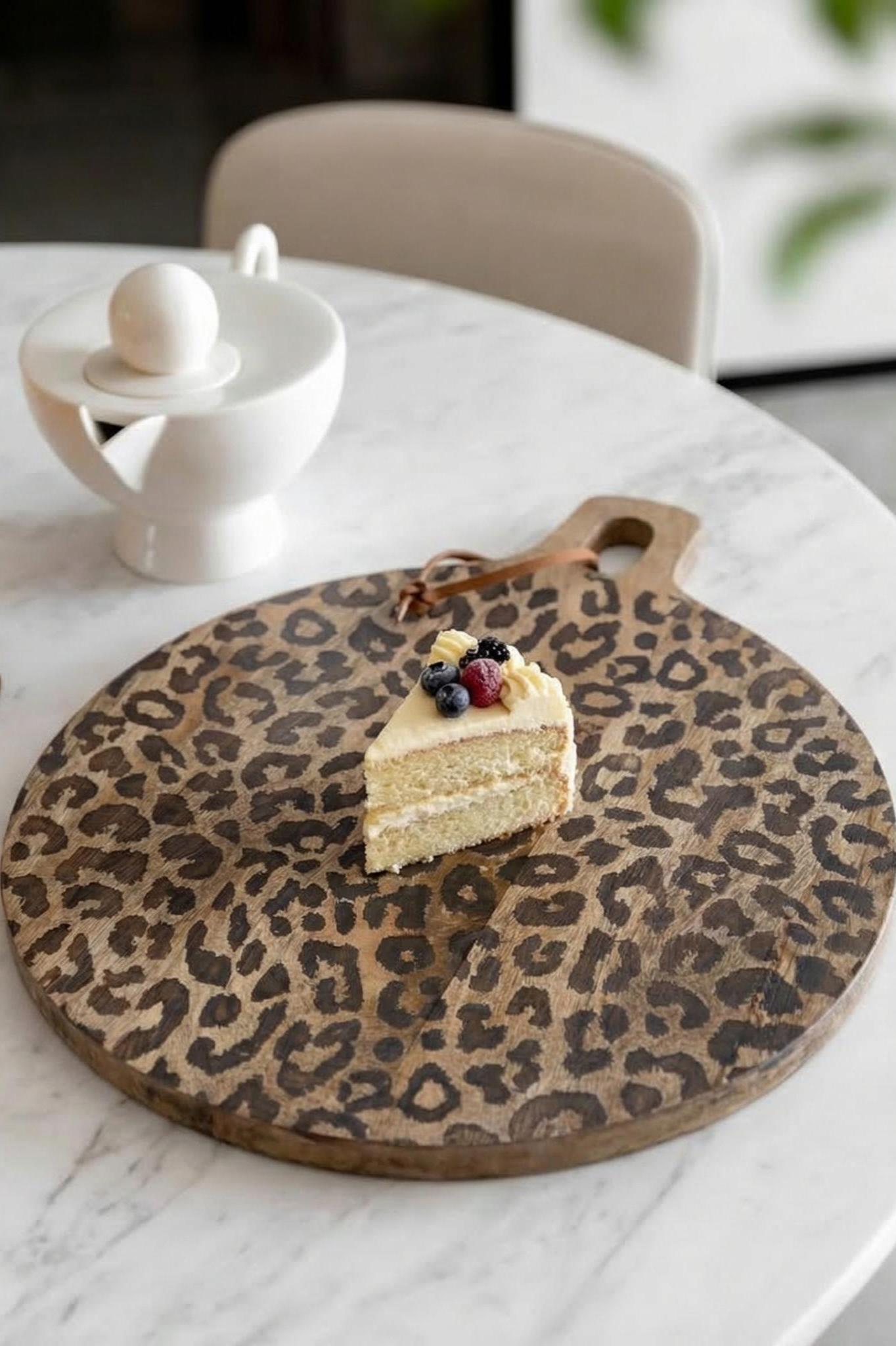 Wooden Serving Board Sapele Wood Round and Square Scandinavian Design for Kitchen and Table - Lamylie