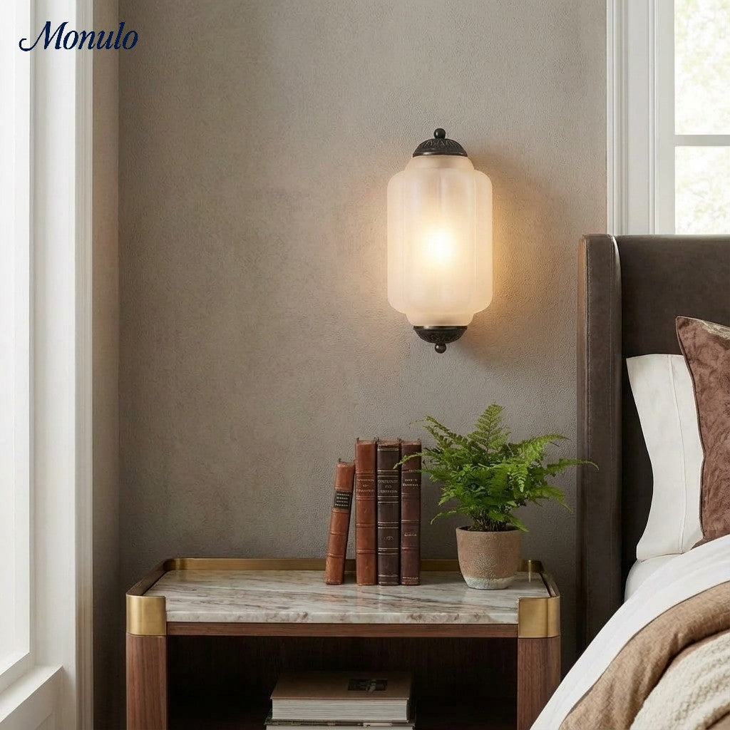 Eloise Vintage Wandleuchte aus Milchglas mit gewelltem Rand - Moderne Akzentbeleuchtung für Bad und Schlafzimmer