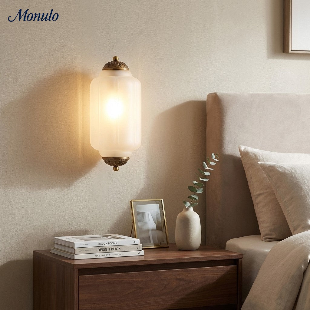 Eloise Vintage Wandleuchte aus Milchglas mit gewelltem Rand - Moderne Akzentbeleuchtung für Bad und Schlafzimmer