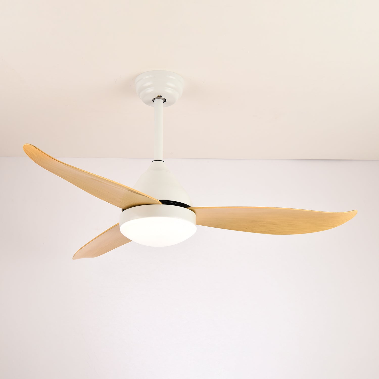 Ventilator de tavan modern Fia cu iluminare, 3 viteze, telecomandă, ø106 cm, culoare lemn alb-negru – Lamylie