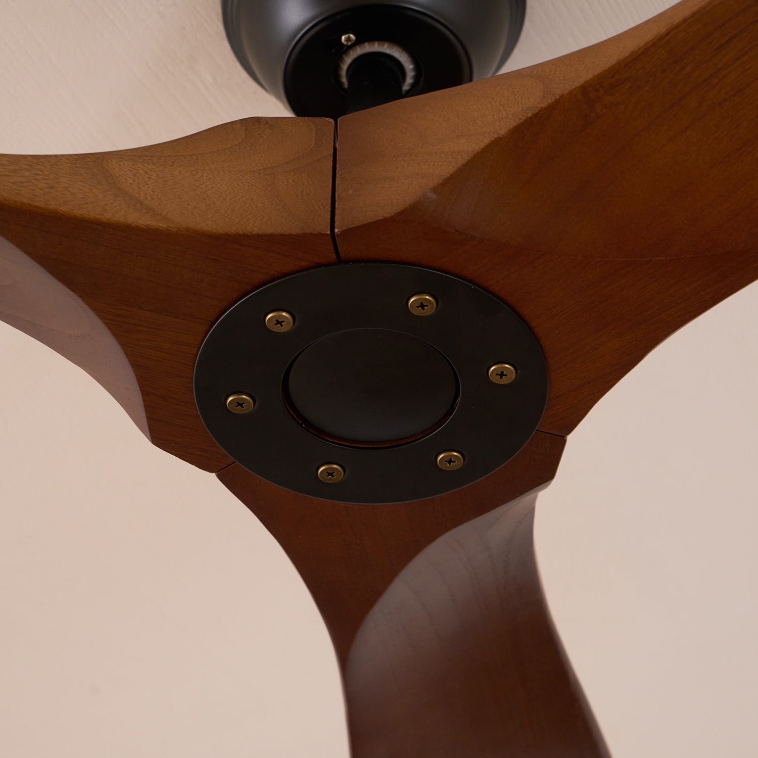 Takvifte i tre med fjernkontroll | 6 hastigheter og 35 W motor | 106 cm eller 132 cm – Lamylie