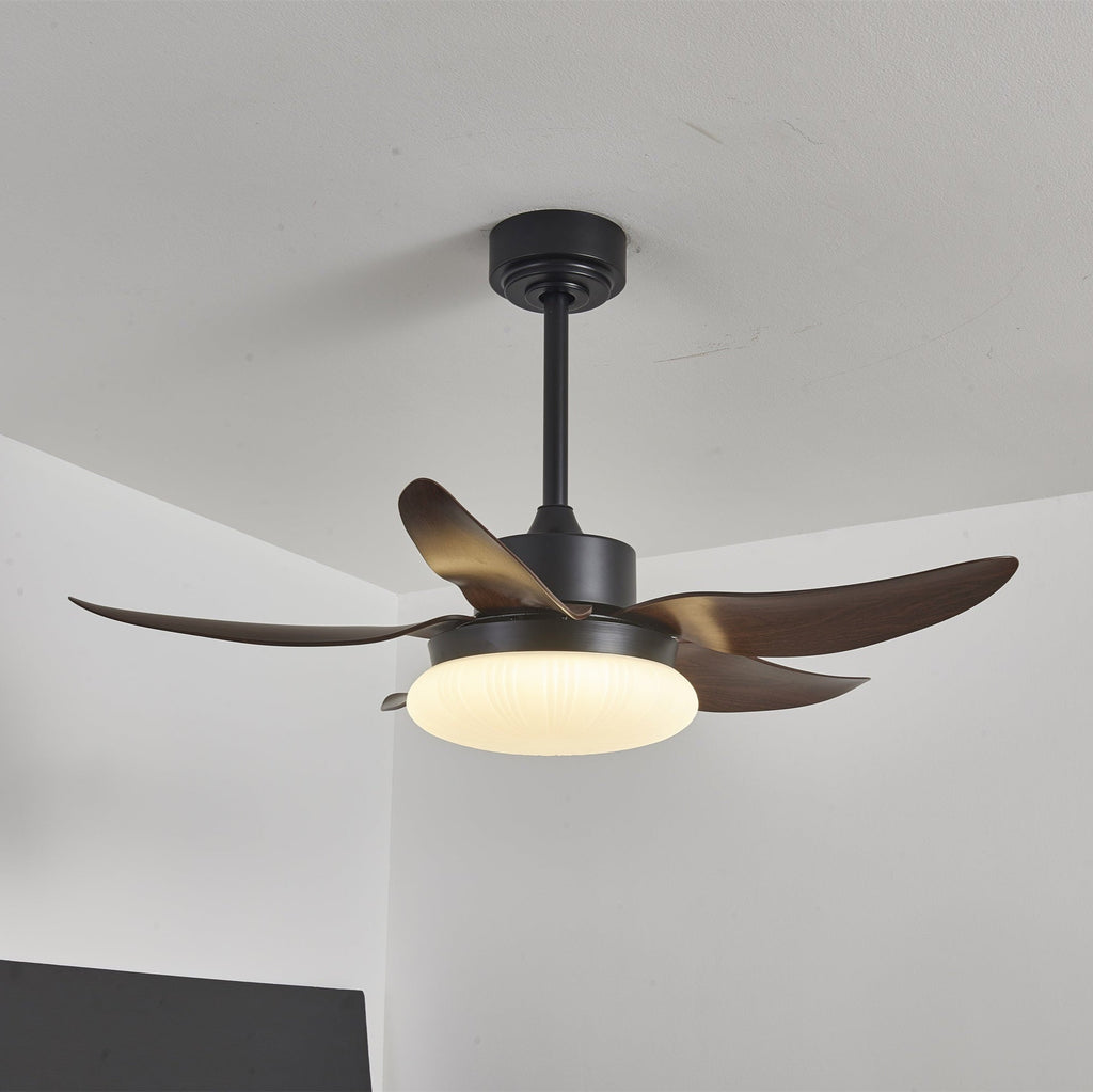 Nowoczesny wentylator sufitowy z oświetleniem i pilotem, drewniany design, 106 cm – Lamylie