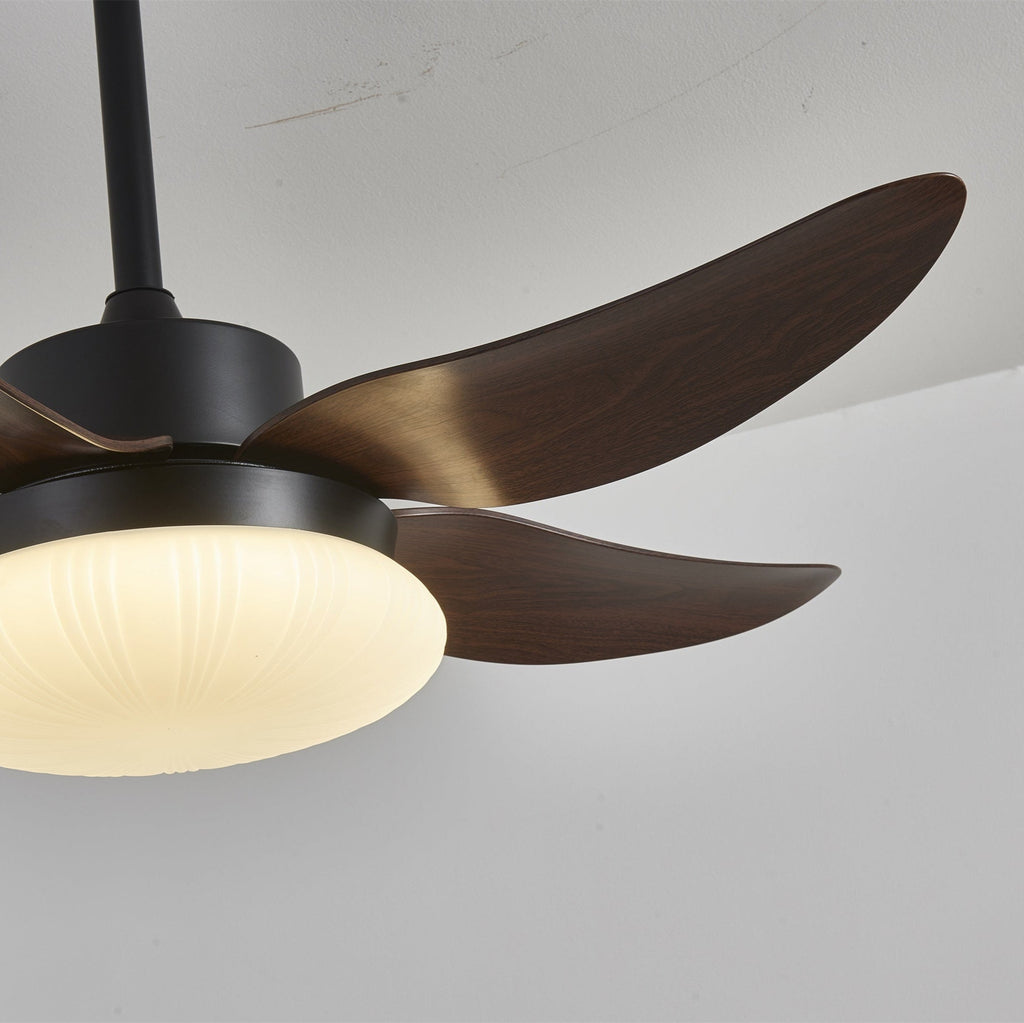 Nowoczesny wentylator sufitowy z oświetleniem i pilotem, drewniany design, 106 cm – Lamylie