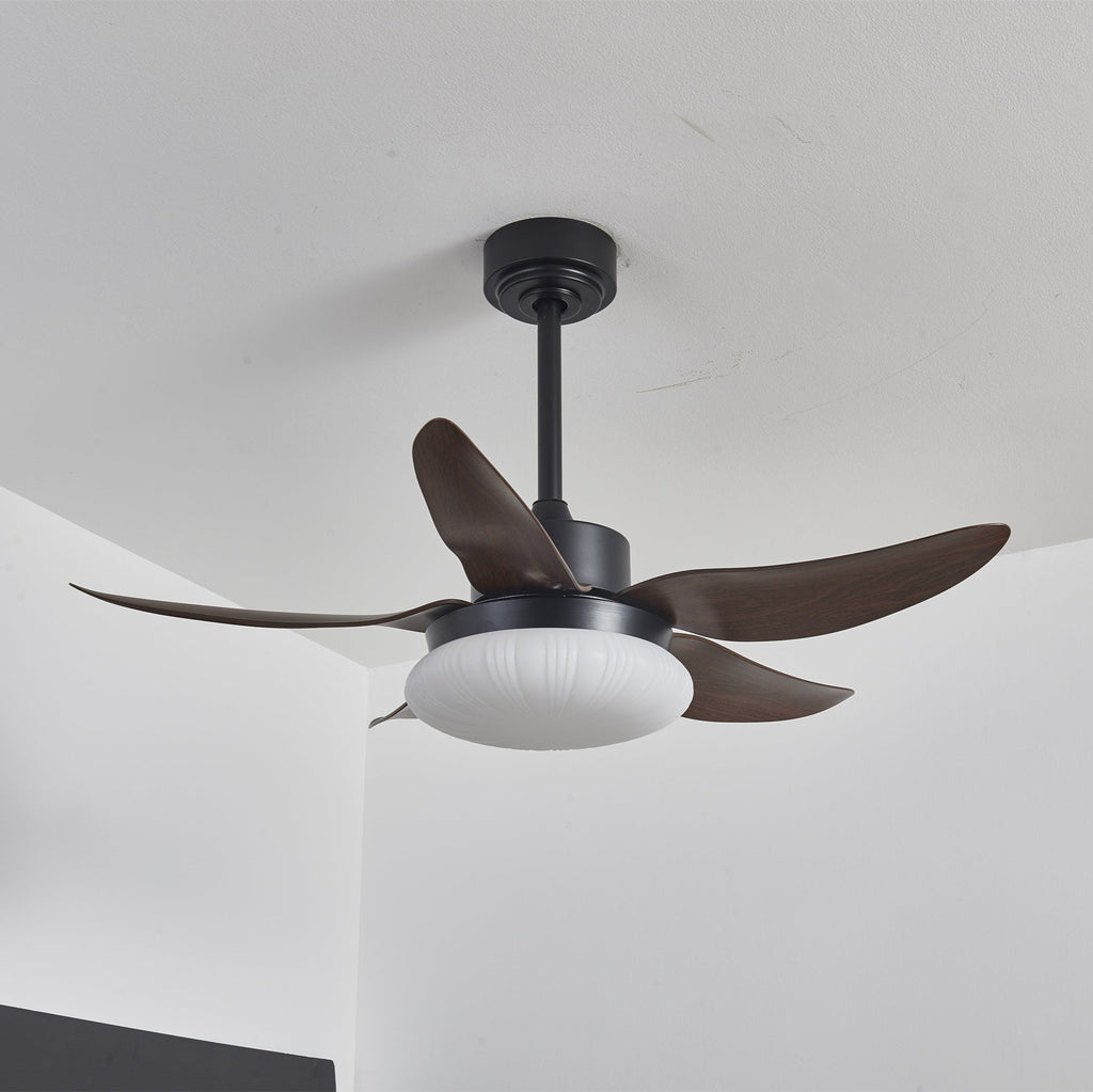 Nowoczesny wentylator sufitowy z oświetleniem i pilotem, drewniany design, 106 cm – Lamylie