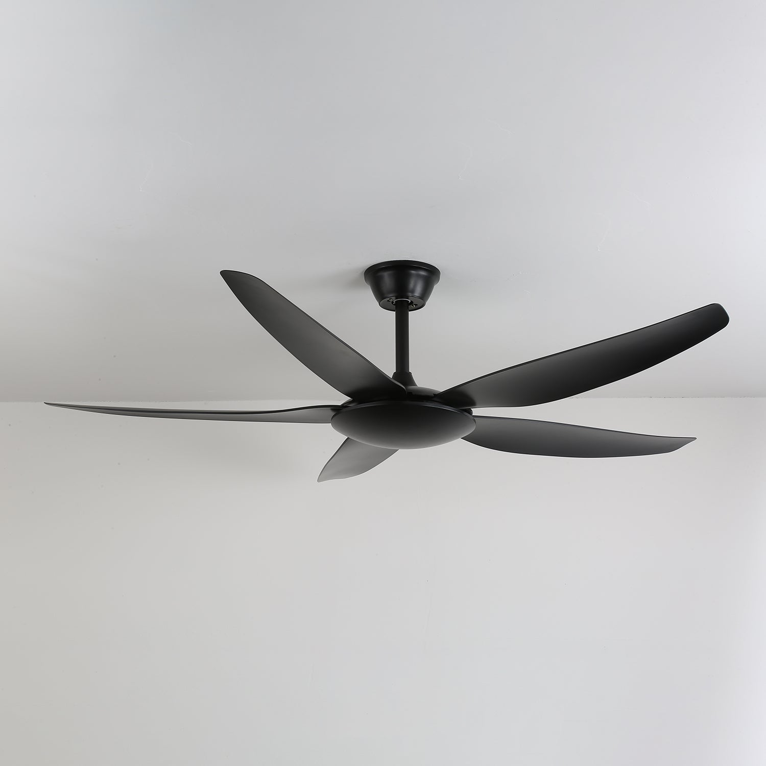 Minimalistinen kattotuuletin valaisimella Ø132 cm — 6 nopeutta ja kaukosäädin – Lamylie