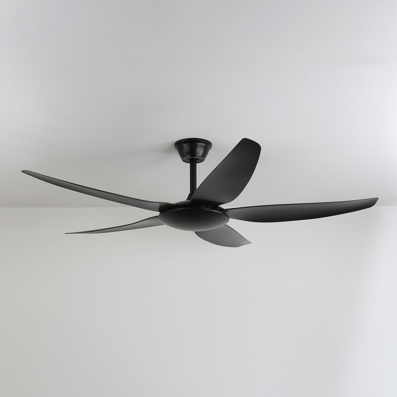 Minimalistinen kattotuuletin valaisimella Ø132 cm — 6 nopeutta ja kaukosäädin – Lamylie