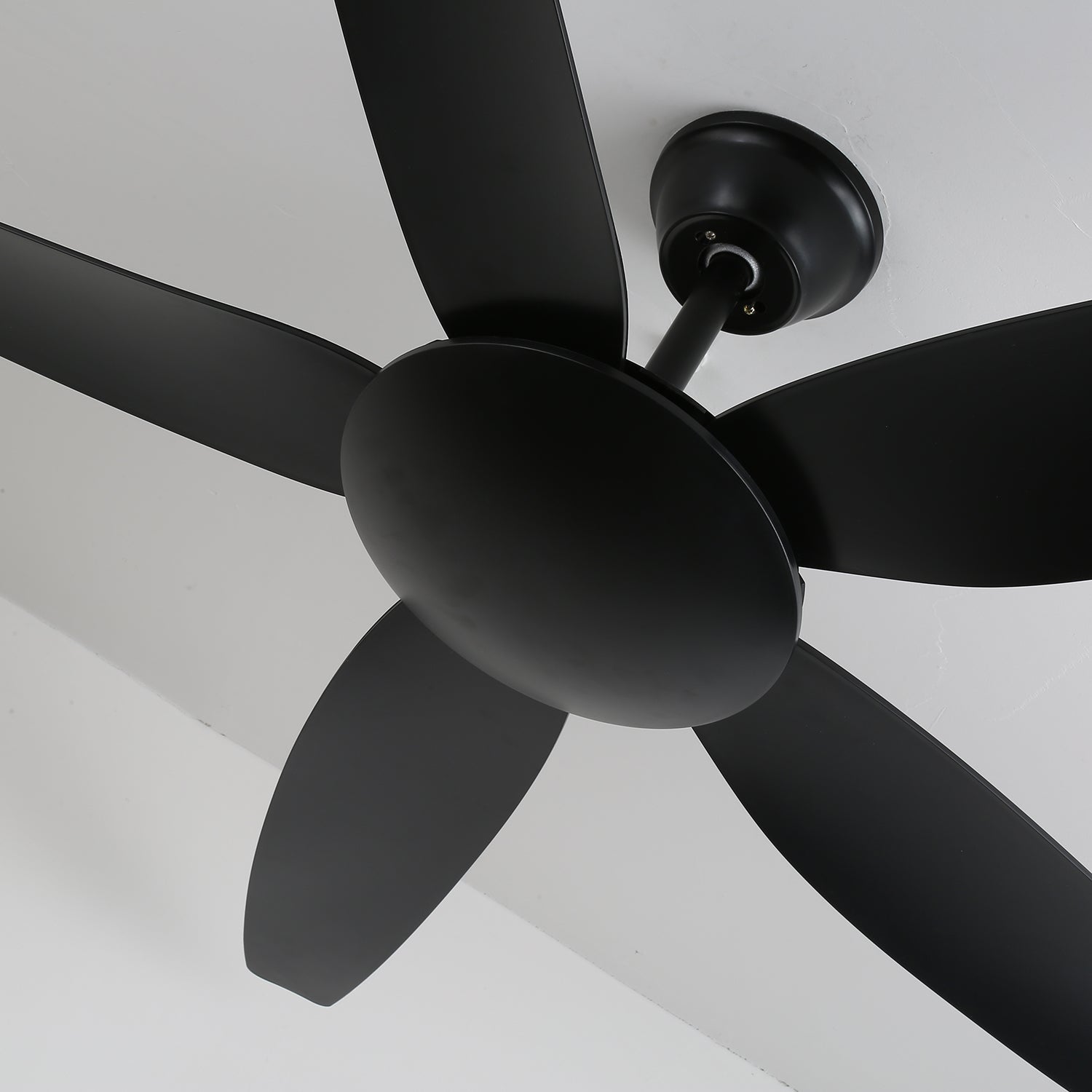 Minimalistinen kattotuuletin valaisimella Ø132 cm — 6 nopeutta ja kaukosäädin – Lamylie