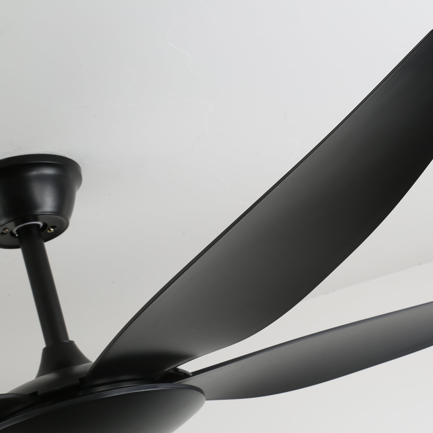 Minimalistinen kattotuuletin valaisimella Ø132 cm — 6 nopeutta ja kaukosäädin – Lamylie