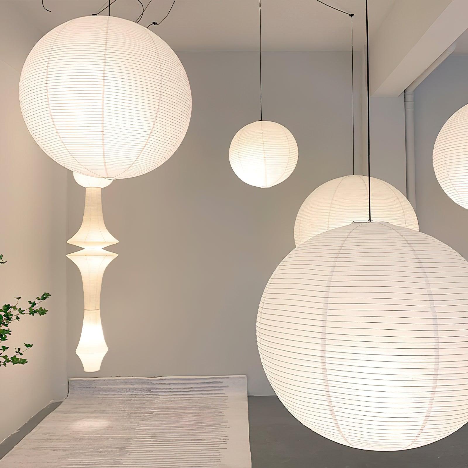 Závěsná lampa v podobě japonské papírové koule | ručně vyrobená závěsná lampa z papíru kozo se zástrčkou | plovoucí ambientní osvětlení do obývacího pokoje, ložnice a jídelny | k dispozici v 10 velikostech – Lamylie