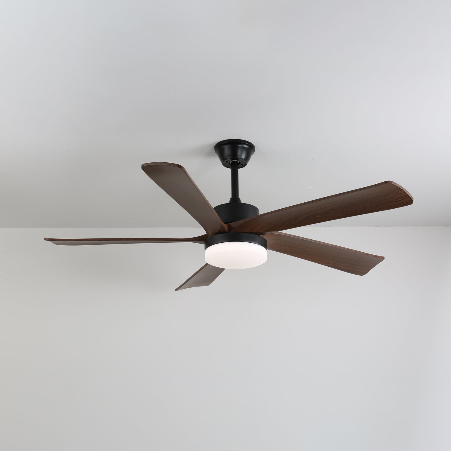 Ventilator de tavan modern cu iluminare și pale din lemn | Ventilator de tavan cu LED și lemn, 6 viteze | Ventilator de tavan silențios cu telecomandă | Lampă-ventilator scandinavă, neagră și nuc, pentru living și dormitor – Lamylie