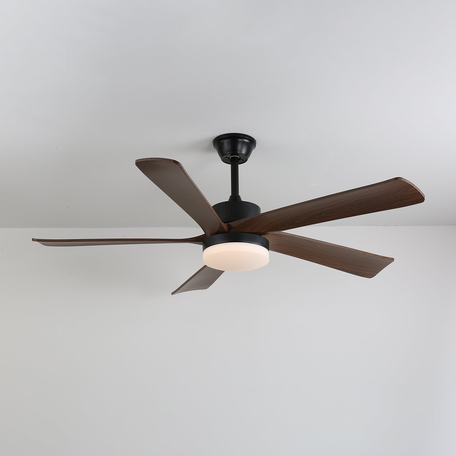 Ventilator de tavan modern cu iluminare și pale din lemn | Ventilator de tavan cu LED și lemn, 6 viteze | Ventilator de tavan silențios cu telecomandă | Lampă-ventilator scandinavă, neagră și nuc, pentru living și dormitor – Lamylie