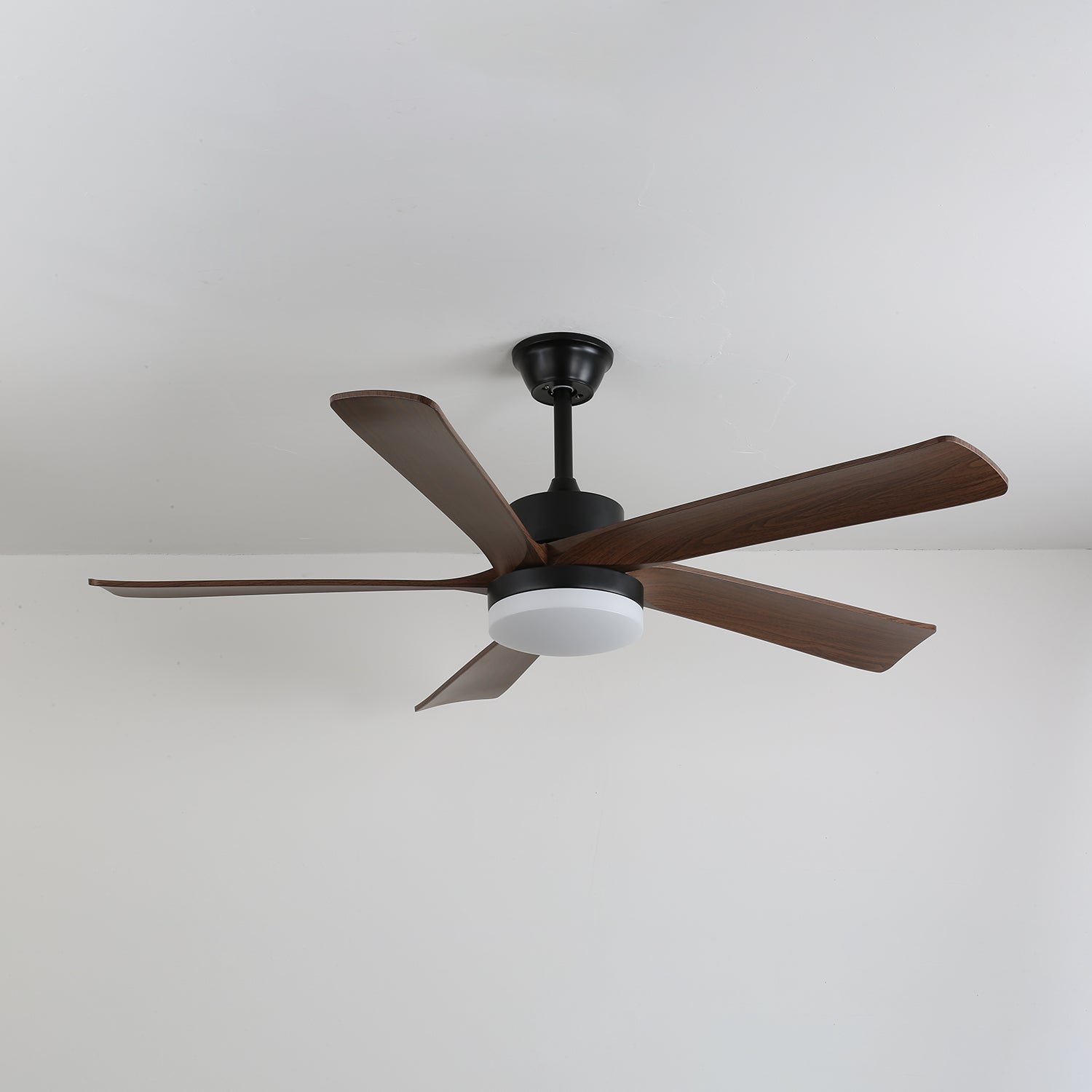 Ventilator de tavan modern cu iluminare și pale din lemn | Ventilator de tavan cu LED și lemn, 6 viteze | Ventilator de tavan silențios cu telecomandă | Lampă-ventilator scandinavă, neagră și nuc, pentru living și dormitor – Lamylie