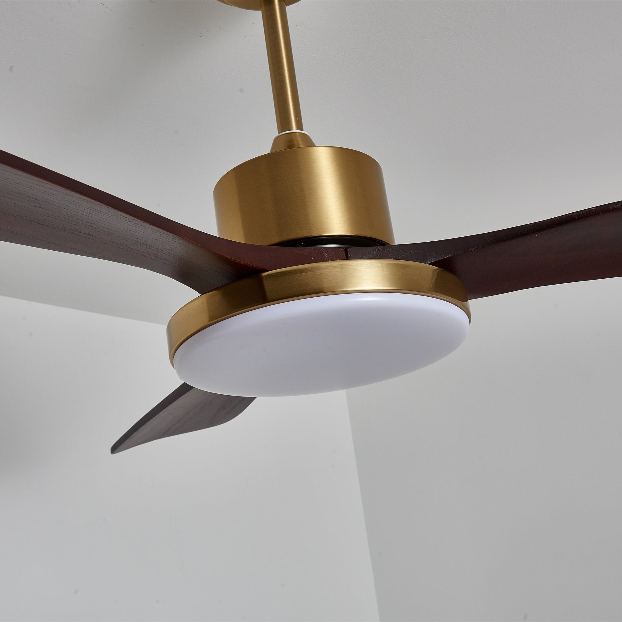 Ventilator de tavan modern cu iluminare | Palete din lemn și telecomandă - Lamylie