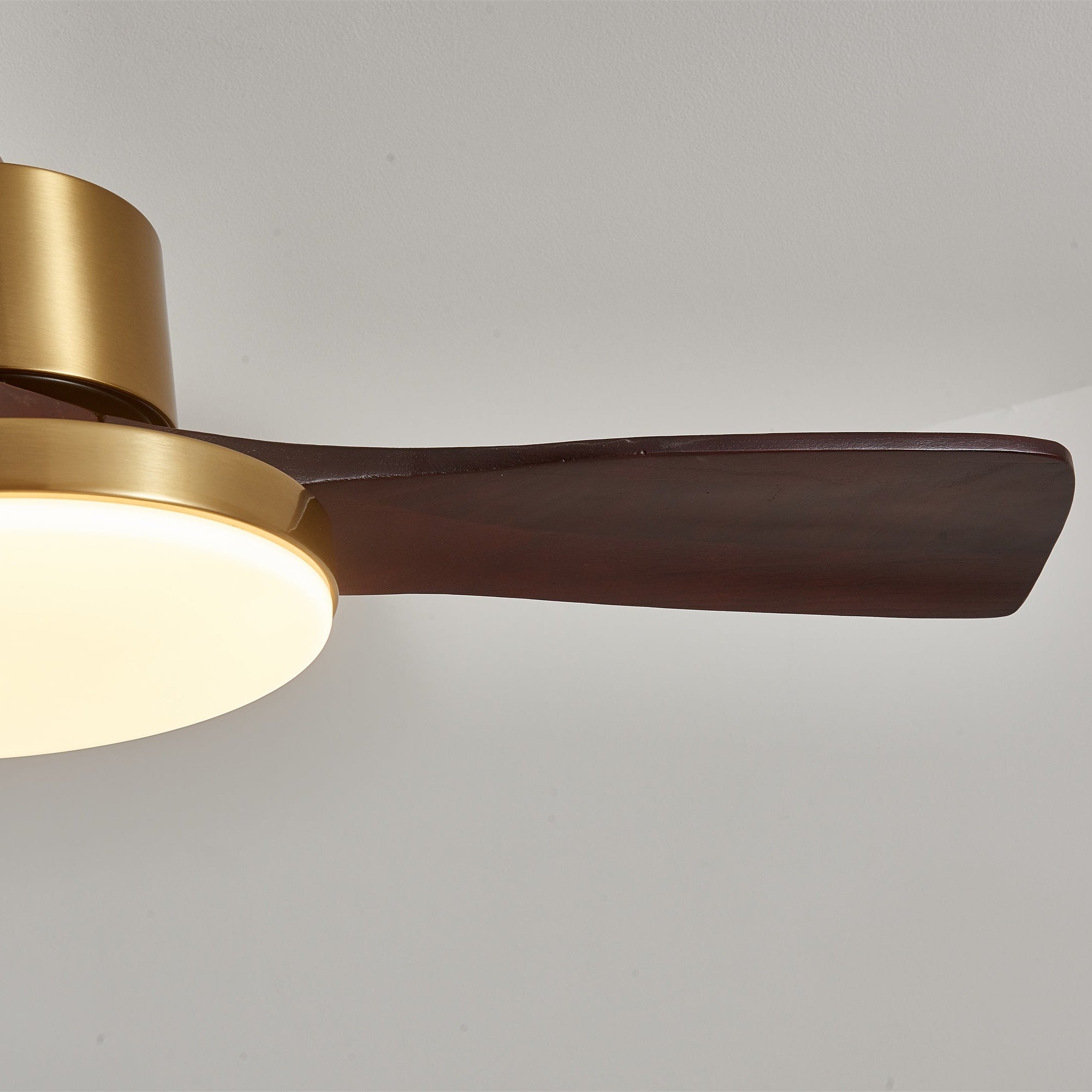 Ventilator de tavan modern cu iluminare | Palete din lemn și telecomandă - Lamylie