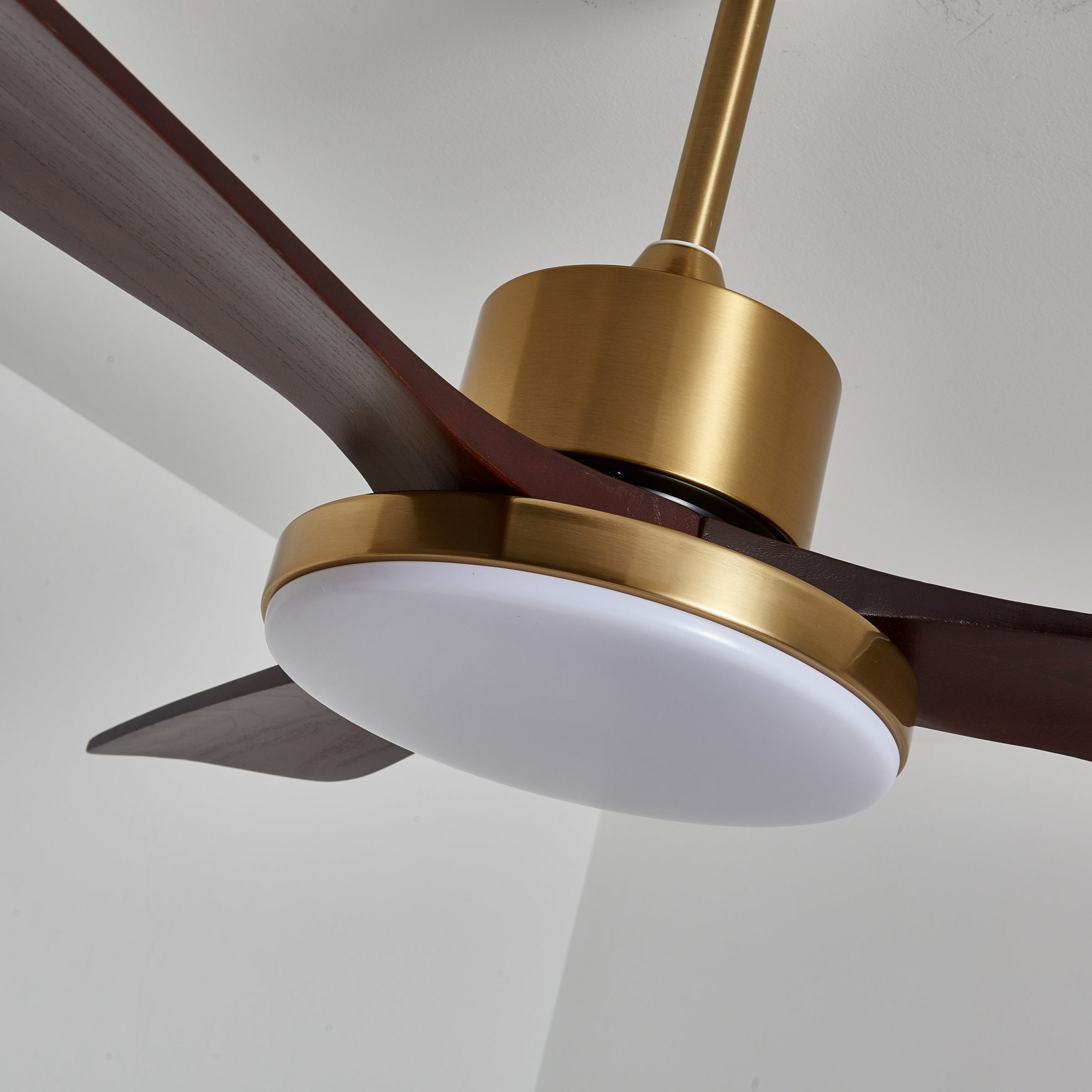 Ventilator de tavan modern cu iluminare | Palete din lemn și telecomandă - Lamylie